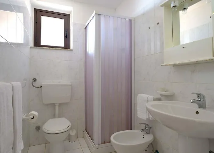 Bellajo - Rustiche Con Piscina